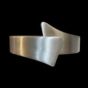 Silver Hinged Bracelet, Medium Adult Woman,  ACC